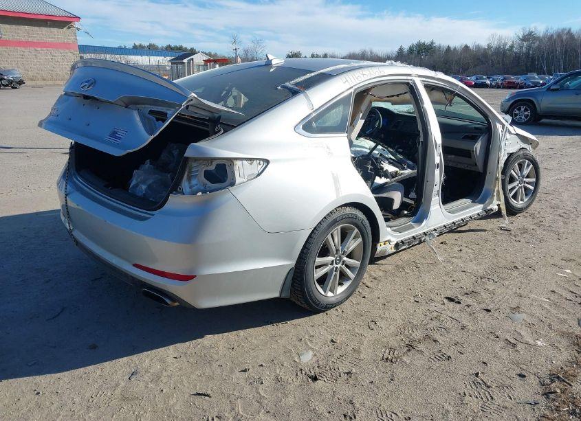 Photo 4 of 2015 Hyundai Sonata SE (VIN 5NPE24AF0FH156870)