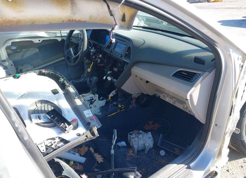 Photo 5 of 2015 Hyundai Sonata SE (VIN 5NPE24AF0FH156870)