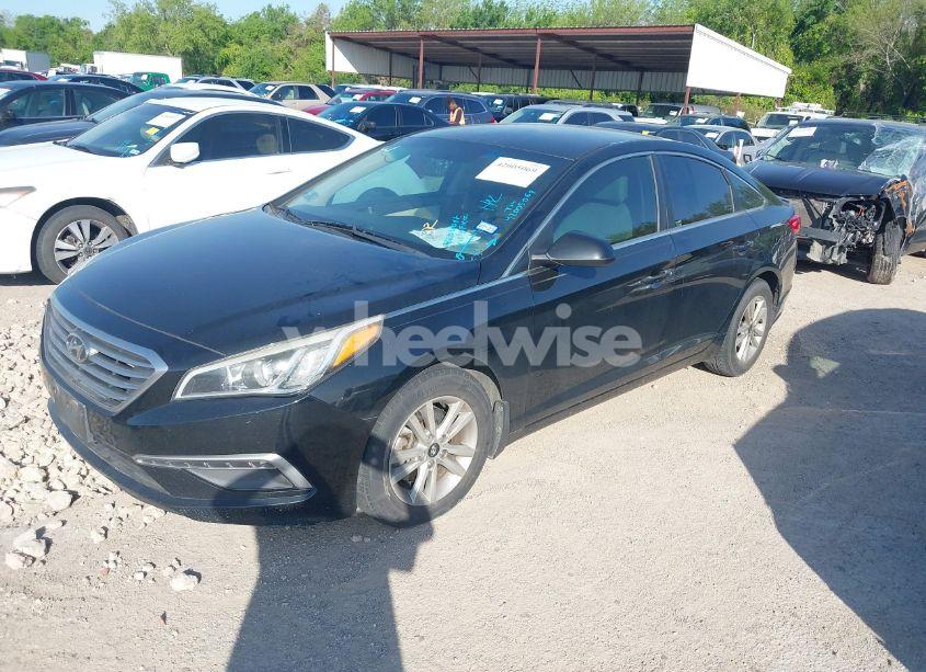 Photo 2 of 2015 Hyundai Sonata SE (VIN 5NPE24AF0FH163432)