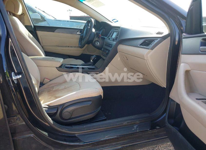 Photo 5 of 2015 Hyundai Sonata SE (VIN 5NPE24AF0FH163432)