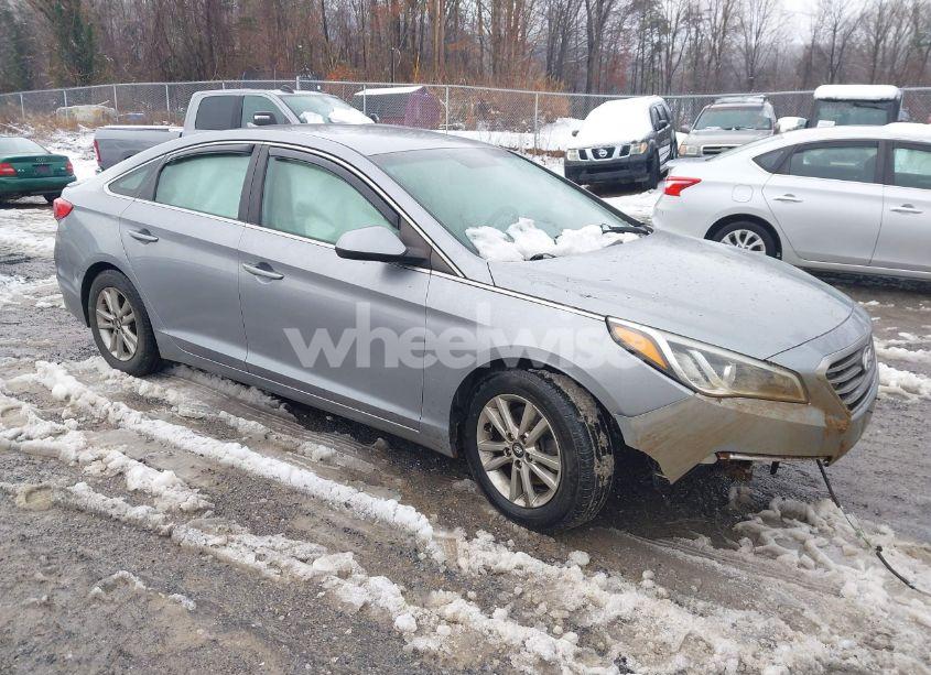 2015 Hyundai Sonata SE (VIN 5NPE24AF0FH173734) main photo