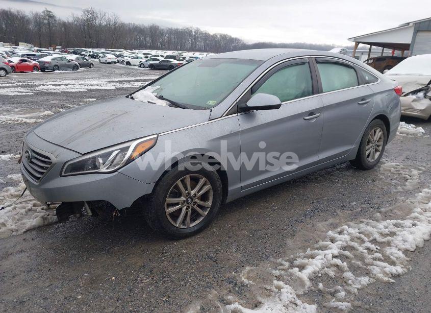 Photo 2 of 2015 Hyundai Sonata SE (VIN 5NPE24AF0FH173734)
