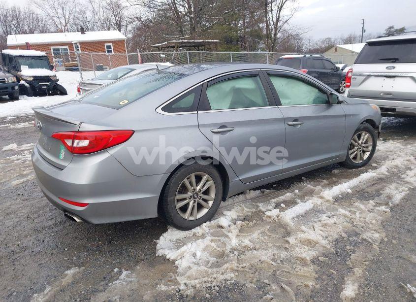 Photo 4 of 2015 Hyundai Sonata SE (VIN 5NPE24AF0FH173734)