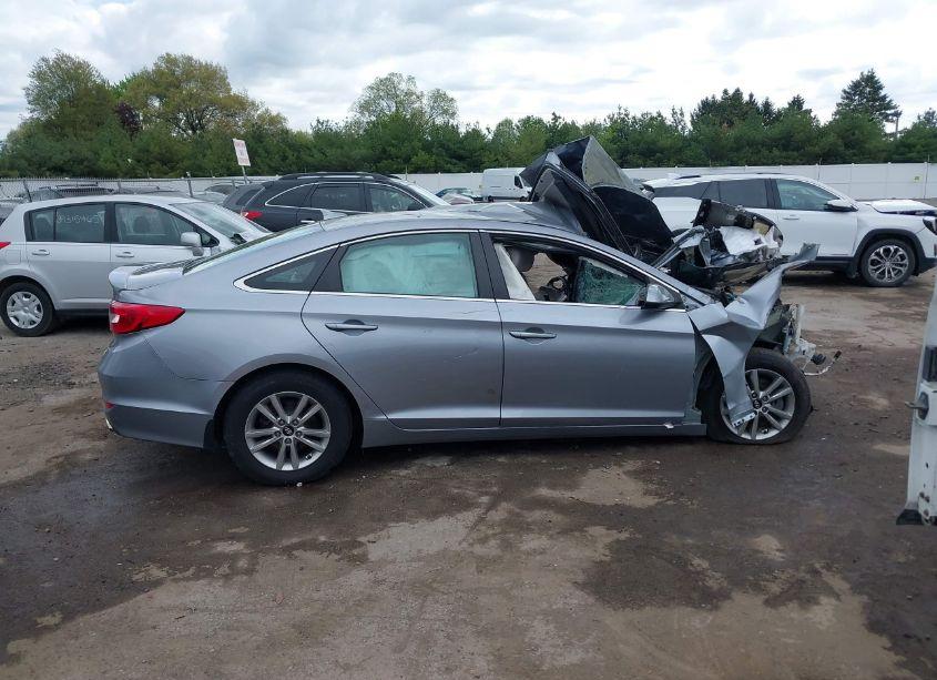 Photo 13 of 2015 Hyundai Sonata SE (VIN 5NPE24AF0FH186306)