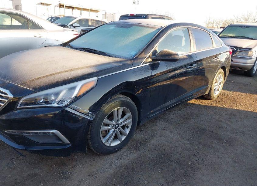 Photo 2 of 2015 Hyundai Sonata SE (VIN 5NPE24AF0FH204321)