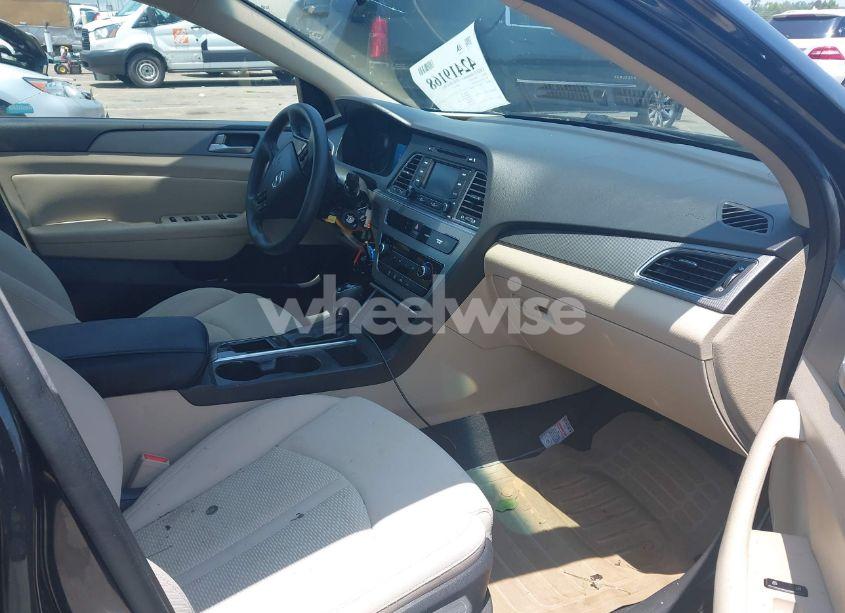 Photo 5 of 2015 Hyundai Sonata SE (VIN 5NPE24AF0FH205355)