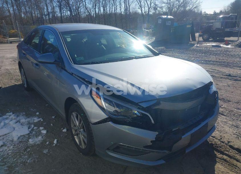 2015 Hyundai Sonata SE (VIN 5NPE24AF0FH211351) main photo