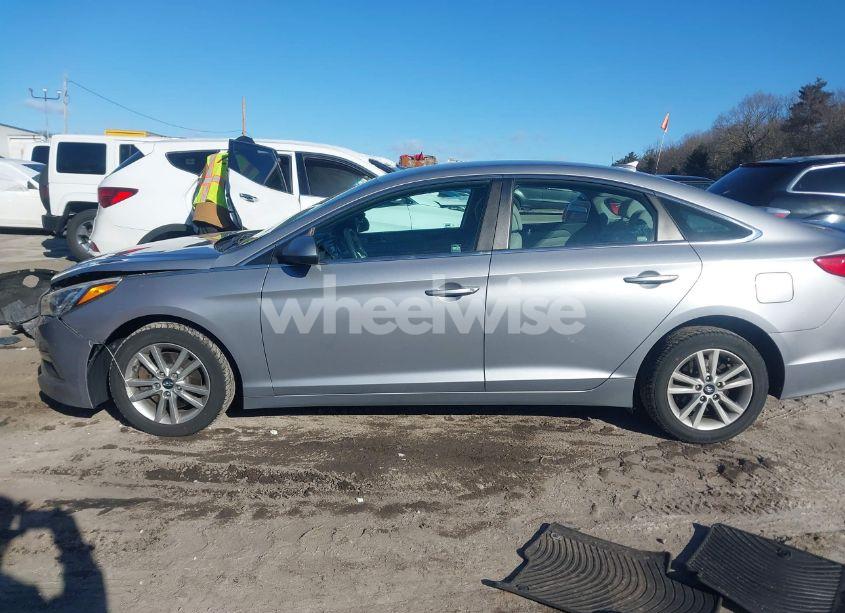 Photo 14 of 2015 Hyundai Sonata SE (VIN 5NPE24AF0FH211351)