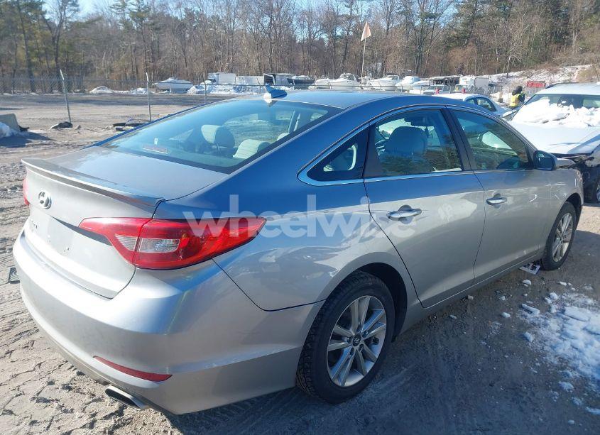 Photo 4 of 2015 Hyundai Sonata SE (VIN 5NPE24AF0FH211351)