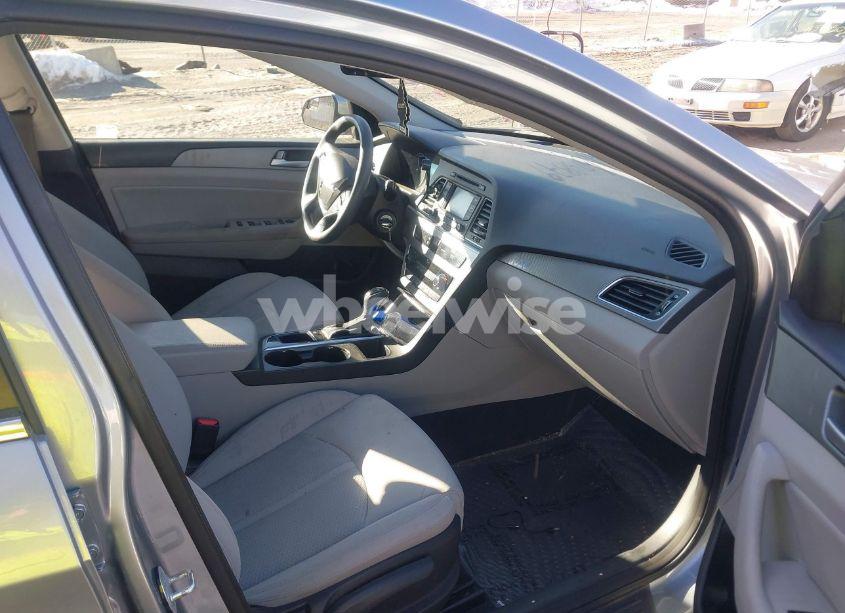 Photo 5 of 2015 Hyundai Sonata SE (VIN 5NPE24AF0FH211351)