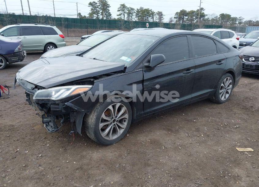 Photo 2 of 2015 Hyundai Sonata SE (VIN 5NPE24AF0FH222138)