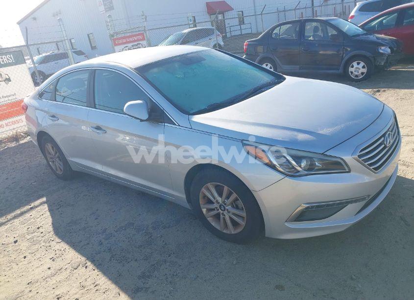 2015 Hyundai Sonata SE (VIN 5NPE24AF0FH229655) main photo