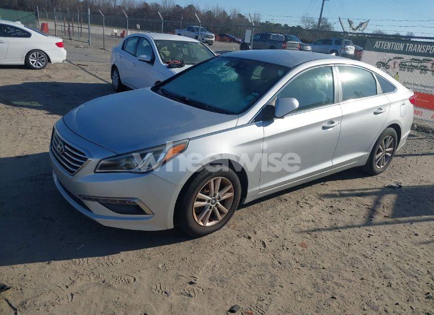 Photo 2 of 2015 Hyundai Sonata SE (VIN 5NPE24AF0FH229655)