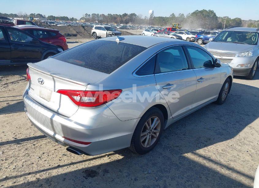 Photo 4 of 2015 Hyundai Sonata SE (VIN 5NPE24AF0FH229655)
