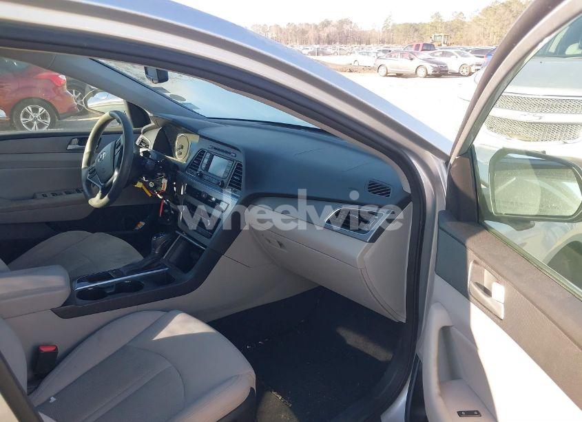 Photo 5 of 2015 Hyundai Sonata SE (VIN 5NPE24AF0FH229655)
