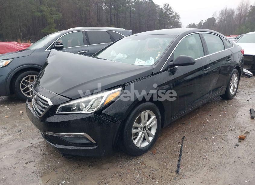 Photo 2 of 2015 Hyundai Sonata SE (VIN 5NPE24AF0FH238131)