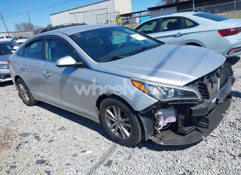 2015 Hyundai Sonata SE (VIN 5NPE24AF0FH240414) main photo