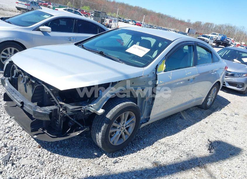 Photo 2 of 2015 Hyundai Sonata SE (VIN 5NPE24AF0FH240414)