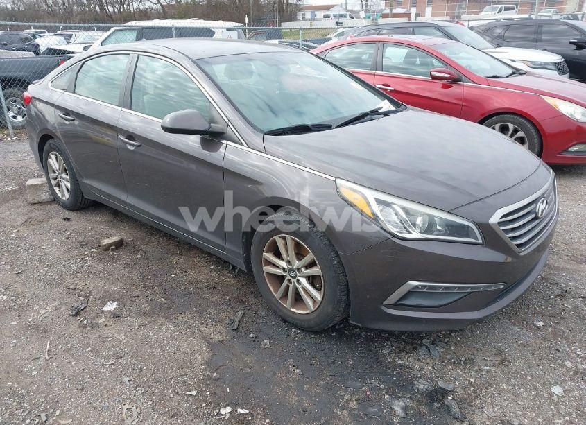 2015 Hyundai Sonata SE (VIN 5NPE24AF0FH243216) main photo
