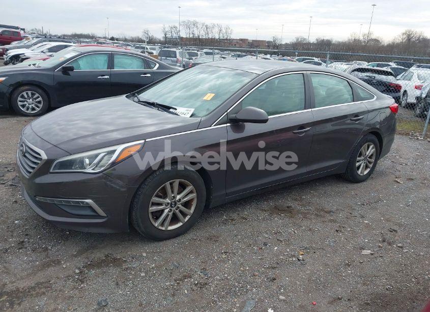 Photo 2 of 2015 Hyundai Sonata SE (VIN 5NPE24AF0FH243216)
