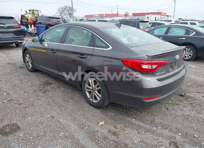 Photo 3 of 2015 Hyundai Sonata SE (VIN 5NPE24AF0FH243216)