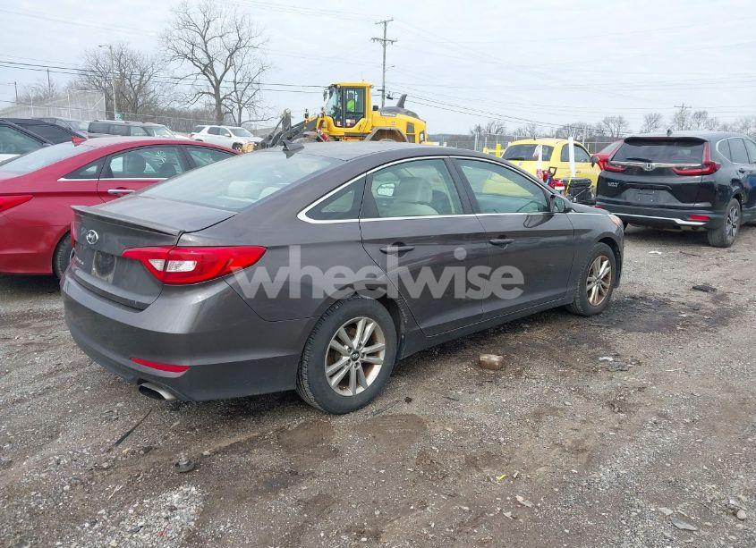 Photo 4 of 2015 Hyundai Sonata SE (VIN 5NPE24AF0FH243216)