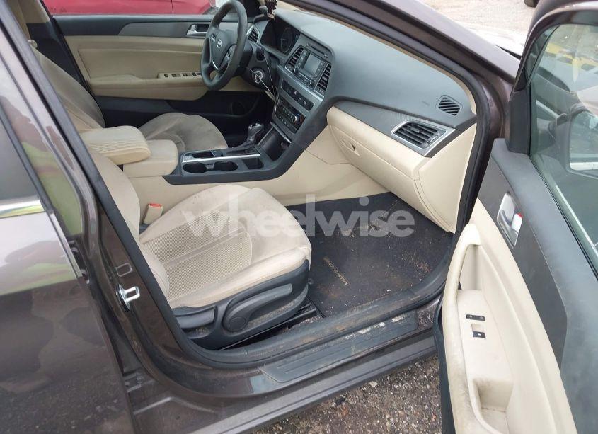 Photo 5 of 2015 Hyundai Sonata SE (VIN 5NPE24AF0FH243216)