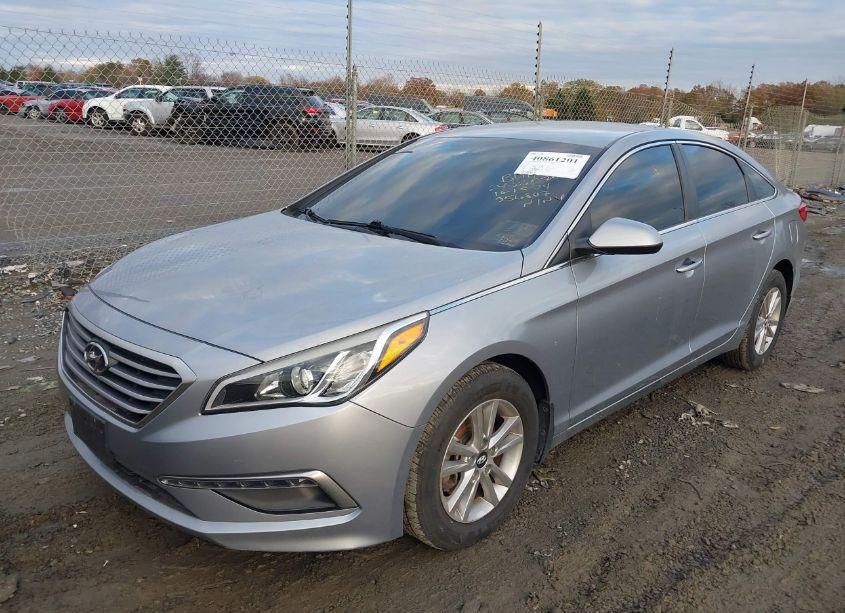 Photo 2 of 2015 Hyundai Sonata SE (VIN 5NPE24AF0FH256807)
