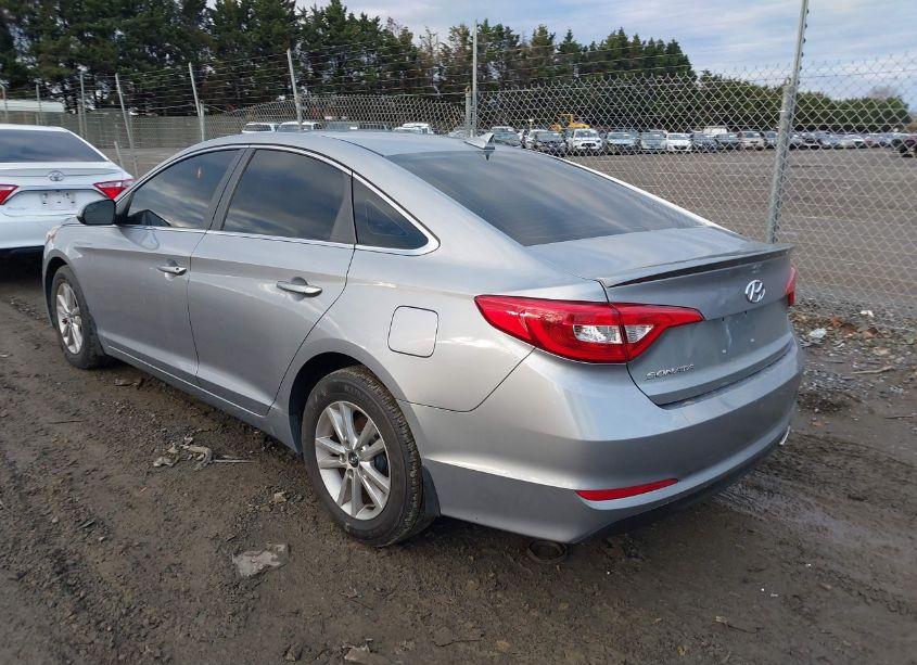 Photo 3 of 2015 Hyundai Sonata SE (VIN 5NPE24AF0FH256807)