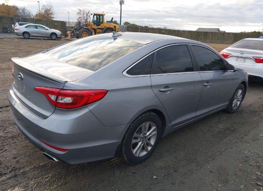 Photo 4 of 2015 Hyundai Sonata SE (VIN 5NPE24AF0FH256807)