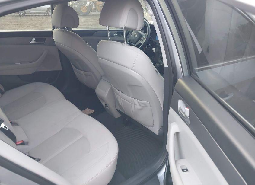 Photo 8 of 2015 Hyundai Sonata SE (VIN 5NPE24AF0FH256807)