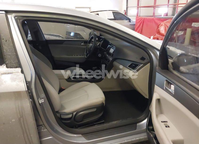 Photo 5 of 2016 Hyundai Sonata SE (VIN 5NPE24AF0GH275424)