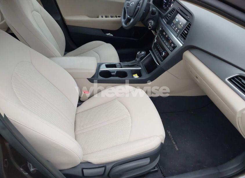 Photo 5 of 2016 Hyundai Sonata SE (VIN 5NPE24AF0GH295690)