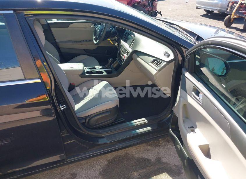 Photo 5 of 2016 Hyundai Sonata SE (VIN 5NPE24AF0GH305666)