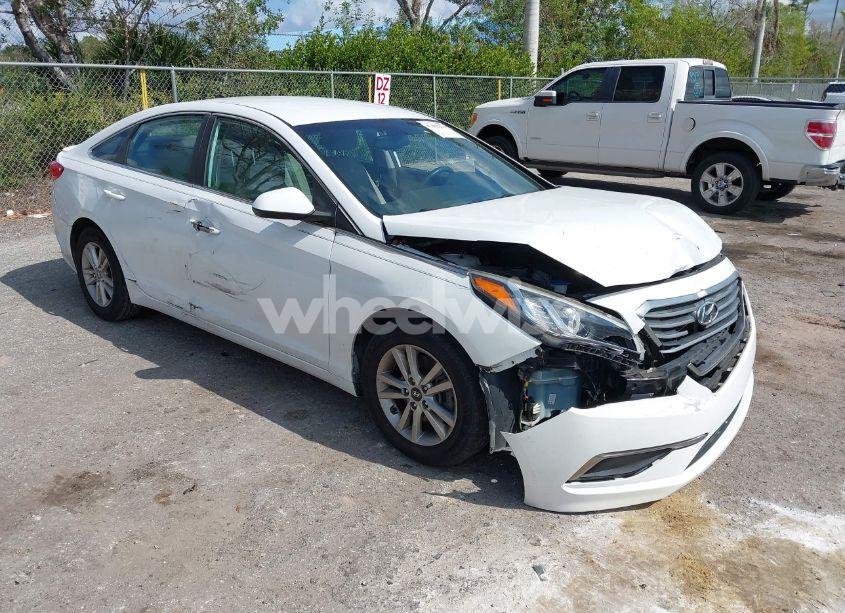 2016 Hyundai Sonata SE (VIN 5NPE24AF0GH320555) main photo