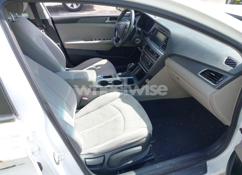 Photo 5 of 2016 Hyundai Sonata SE (VIN 5NPE24AF0GH320555)