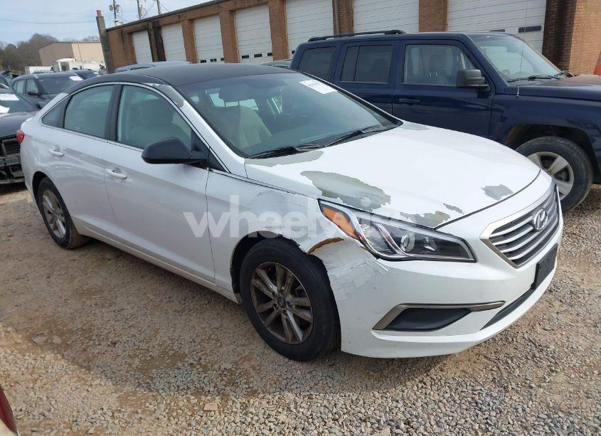 2016 Hyundai Sonata SE (VIN 5NPE24AF0GH321088) main photo