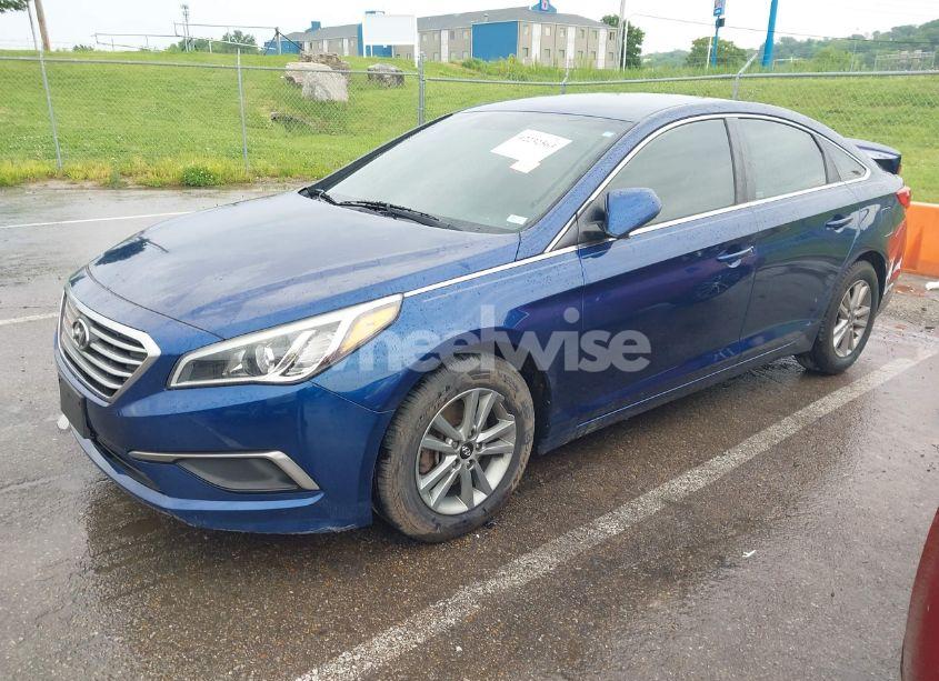 Photo 2 of 2016 Hyundai Sonata SE (VIN 5NPE24AF0GH325822)