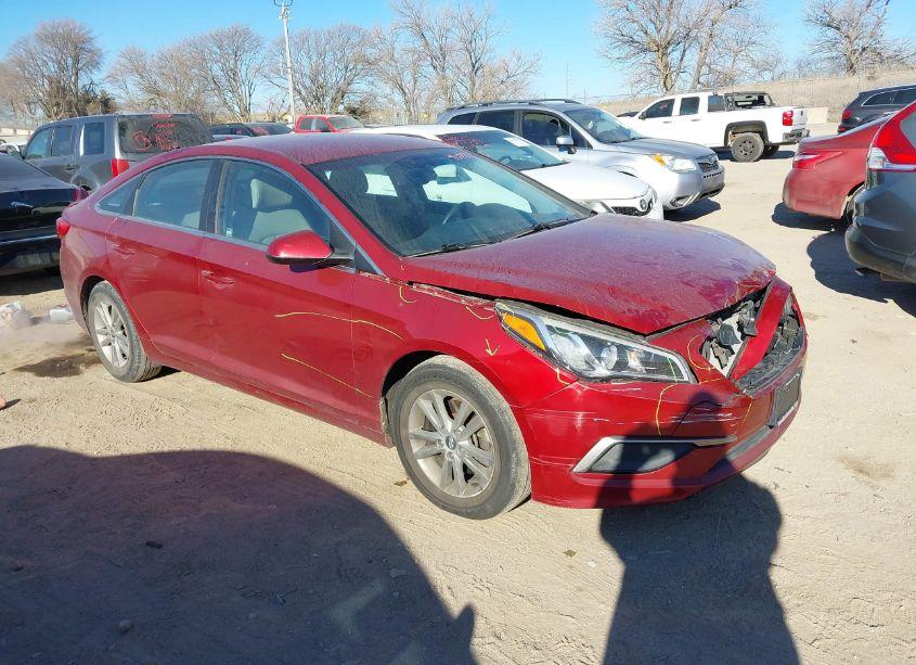2016 Hyundai Sonata SE (VIN 5NPE24AF0GH339347) main photo