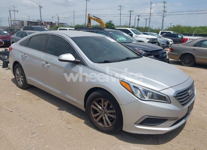 2016 Hyundai Sonata SE (VIN 5NPE24AF0GH349943) main photo