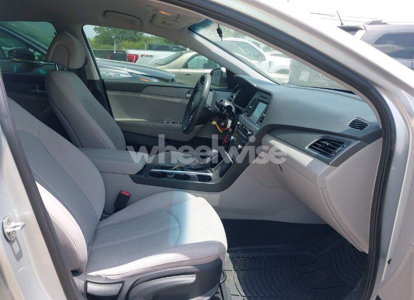 Photo 5 of 2016 Hyundai Sonata SE (VIN 5NPE24AF0GH349943)