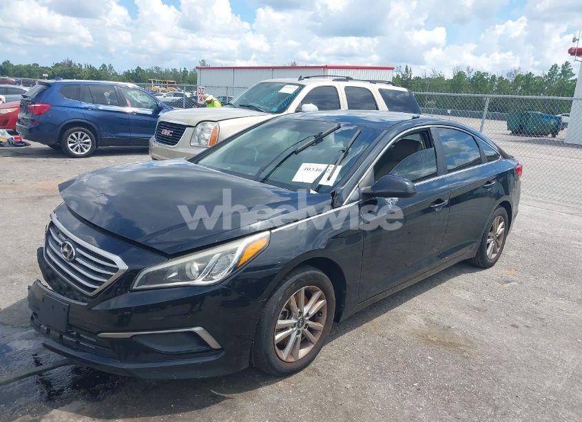 Photo 2 of 2016 Hyundai Sonata SE (VIN 5NPE24AF0GH350560)