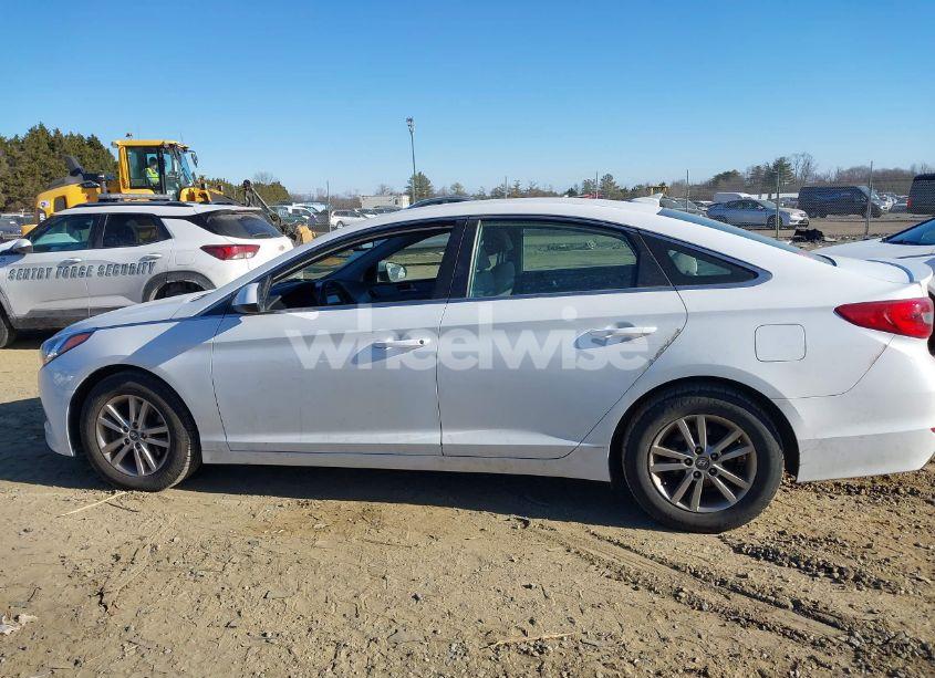 Photo 15 of 2016 Hyundai Sonata SE (VIN 5NPE24AF0GH358514)