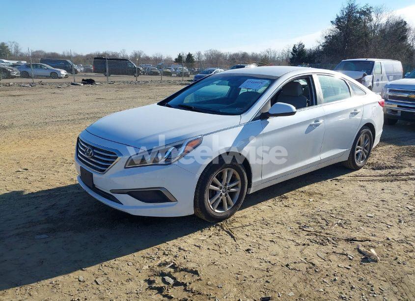 Photo 2 of 2016 Hyundai Sonata SE (VIN 5NPE24AF0GH358514)