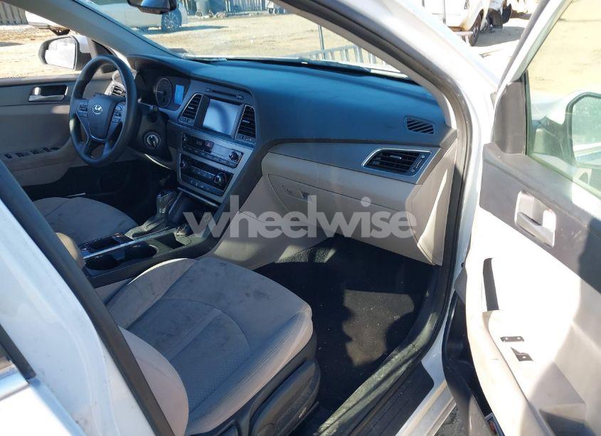 Photo 5 of 2016 Hyundai Sonata SE (VIN 5NPE24AF0GH358514)