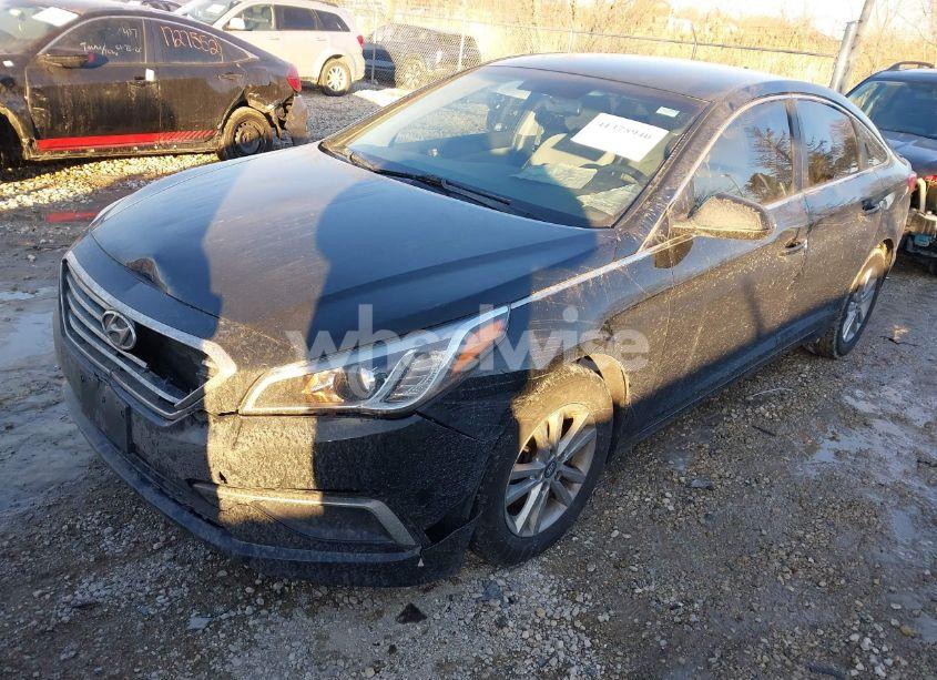 Photo 2 of 2016 Hyundai Sonata SE (VIN 5NPE24AF0GH369304)
