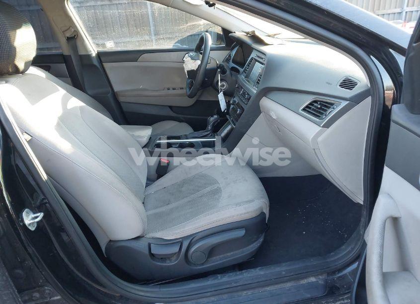 Photo 5 of 2016 Hyundai Sonata SE (VIN 5NPE24AF0GH369304)