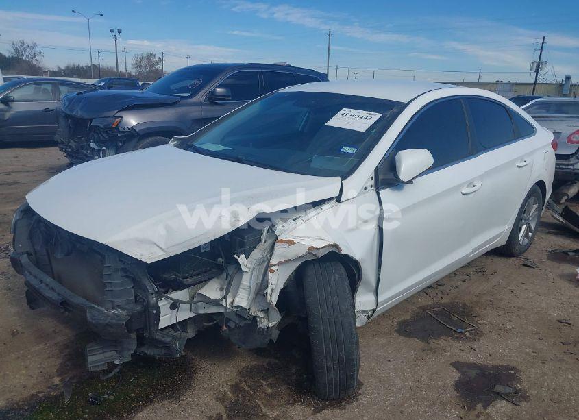 Photo 2 of 2016 Hyundai Sonata SE (VIN 5NPE24AF0GH376415)