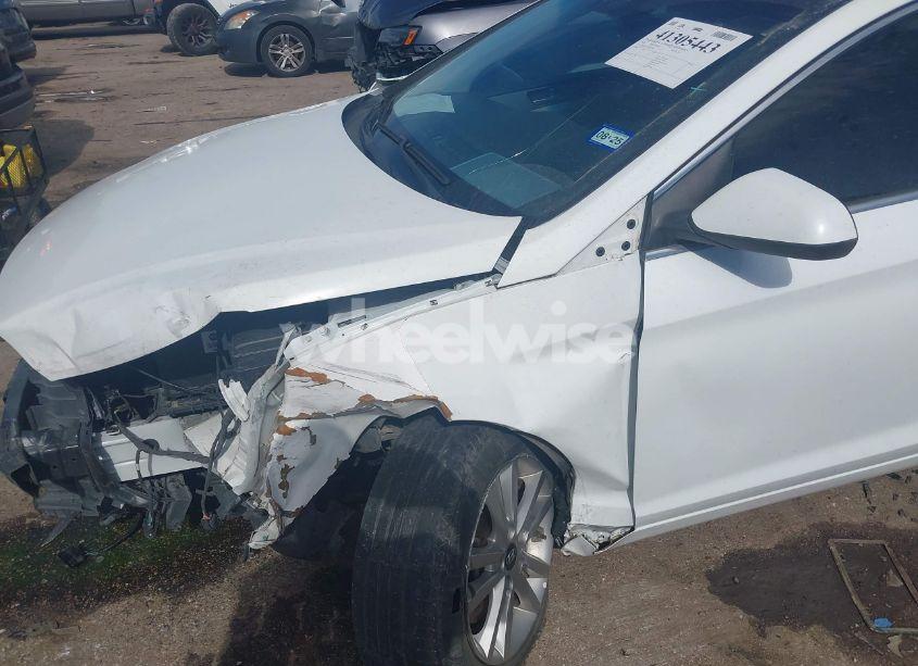 Photo 6 of 2016 Hyundai Sonata SE (VIN 5NPE24AF0GH376415)