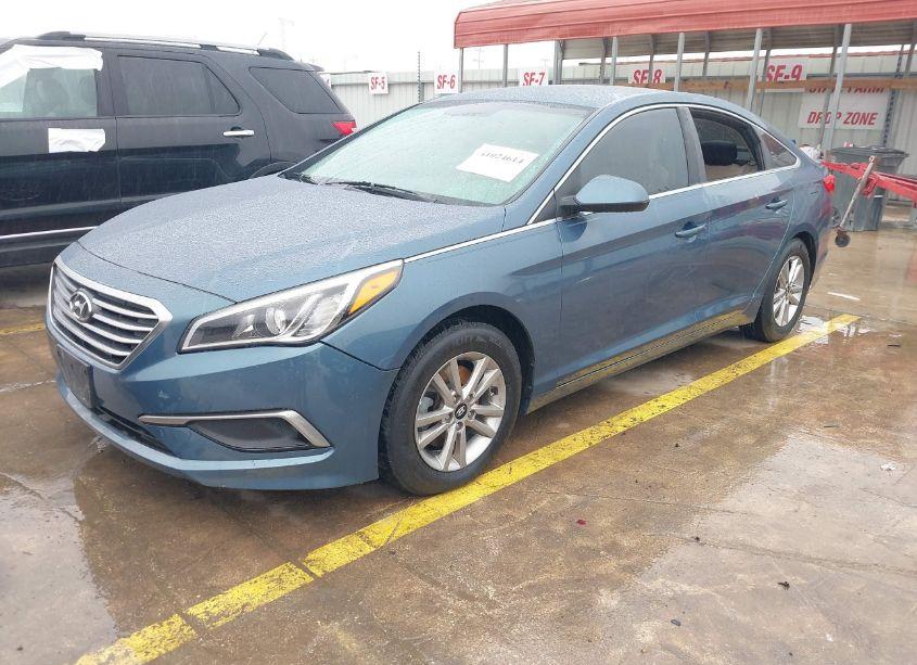 Photo 2 of 2016 Hyundai Sonata SE (VIN 5NPE24AF0GH376933)